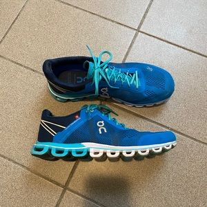 ON Cloudflow Running Sneakers